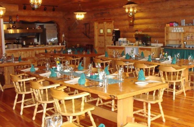 Bear Track Inn Густавус Экстерьер фото